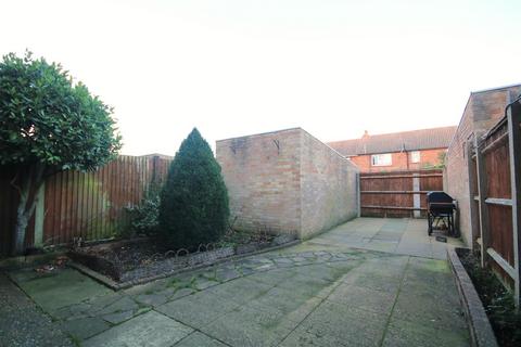 12 Holmlea Walk, Datchet, Slough, SL3 9HZ