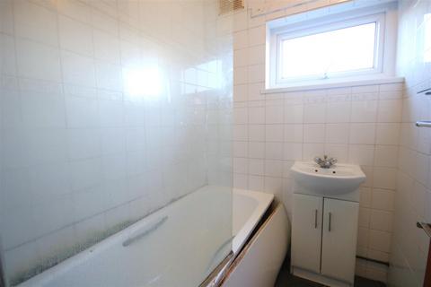 12 Holmlea Walk, Datchet, Slough, SL3 9HZ