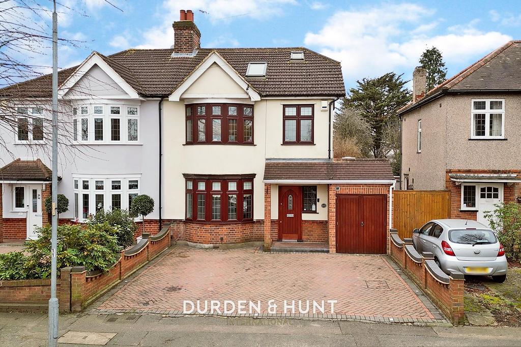 Osborne Road, Hornchurch, RM11 5 bed semidetached house for sale £