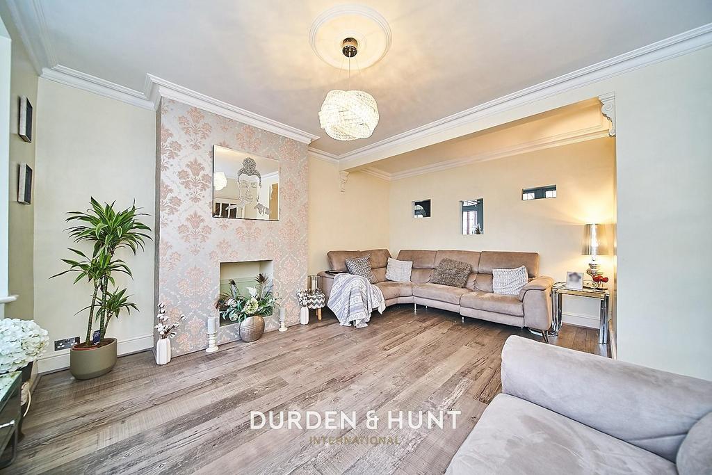 Osborne Road, Hornchurch, RM11 5 bed semidetached house for sale £