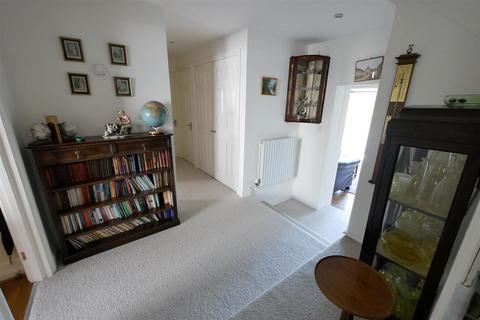 4 bedroom terraced house to rent - Tolmers Mews, Newgate Street Villiage