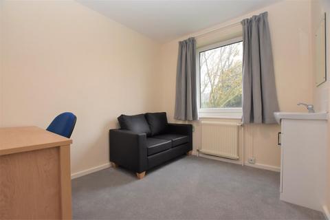 1 bedroom in a house share to rent - Field House