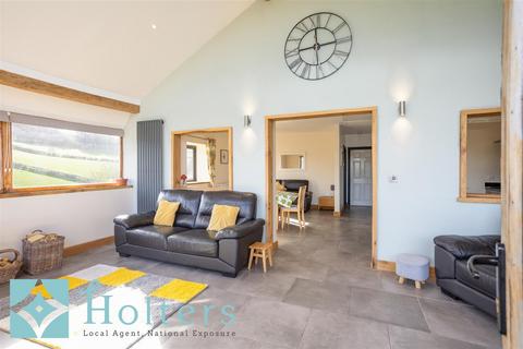 6 bedroom detached bungalow for sale - Mill Farm Cottages, Heyope, Knighton