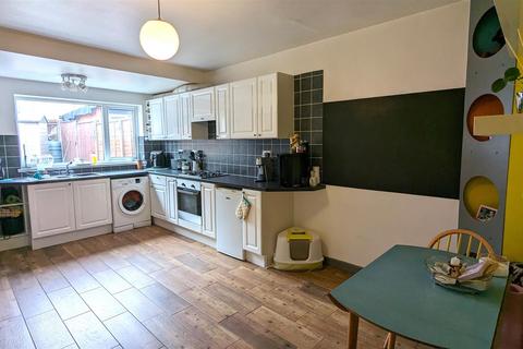 4 Atherstone Road, Hartshill, Nuneaton, CV10 0SP