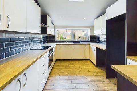 4 bedroom semi-detached house for sale, Radstock Road, Southampton SO19