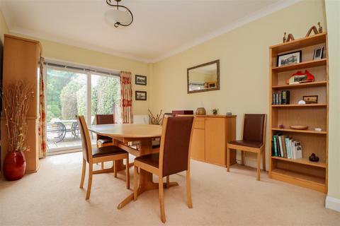 22 Forest Road, Horsham, RH12 4HJ