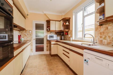 22 Forest Road, Horsham, RH12 4HJ