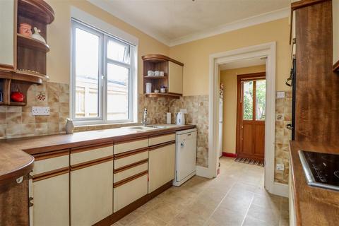 22 Forest Road, Horsham, RH12 4HJ