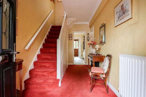 22 Forest Road, Horsham, RH12 4HJ