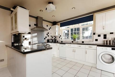 2 Bluehouse Road, London, E4 6HT
