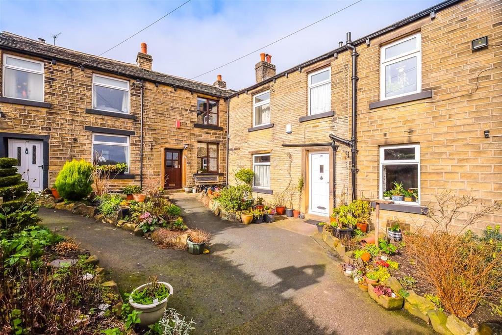 Burn Road, Huddersfield, HD3 2 bed terraced house for sale £150,000