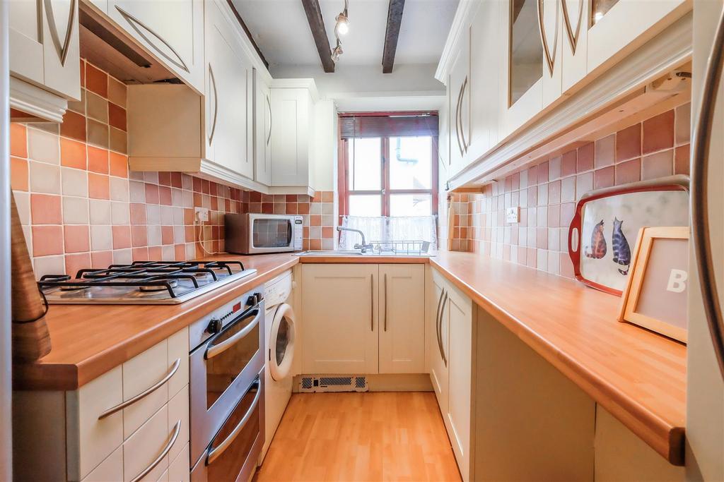 Burn Road, Huddersfield, HD3 2 bed terraced house for sale £150,000