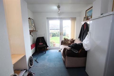 23 Kingsway, Bradford, BD2 1NE