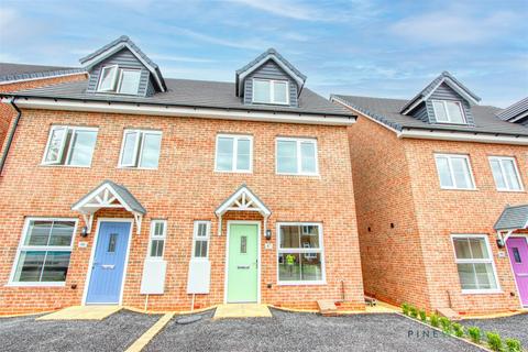 3 bedroom townhouse for sale, Pattison Street, Chesterfield S44