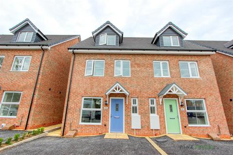 3 bedroom townhouse for sale, Pattison Street, Chesterfield S44