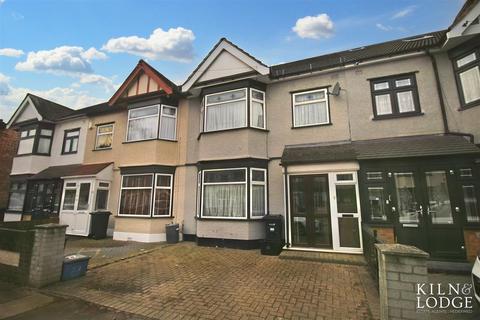 20 Belfairs Drive, Romford, RM6 4EB