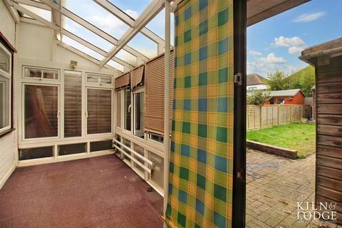 20 Belfairs Drive, Romford, RM6 4EB