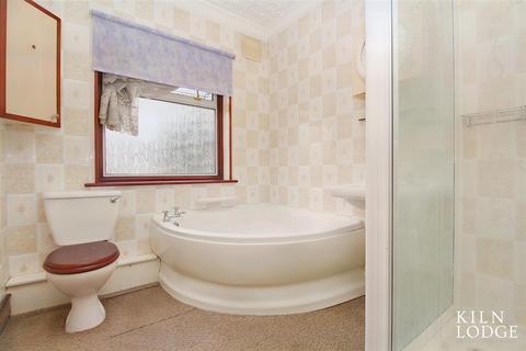 20 Belfairs Drive, Romford, RM6 4EB