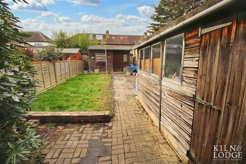 20 Belfairs Drive, Romford, RM6 4EB