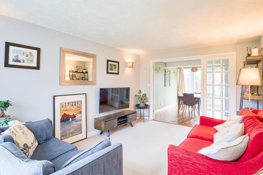 Three double bedroom family home in... 3 bed semidetached house for