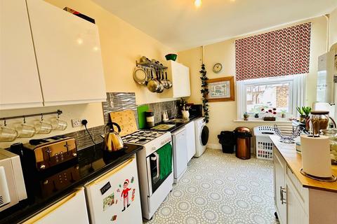 2 bedroom flat for sale, Murray Street, Scarborough