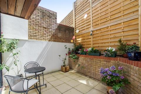 1 bedroom flat for sale, Malvern Road, Queens Park, London