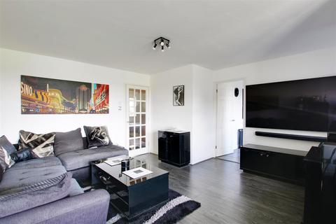 2 bedroom flat for sale, Kirkland Drive, Enfield