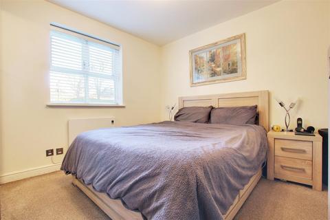 2 bedroom flat for sale, Kirkland Drive, Enfield