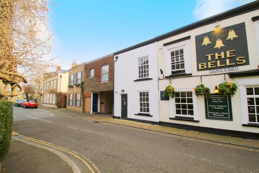 Church Street, StainesuponThames, TW18 2 bed character property to