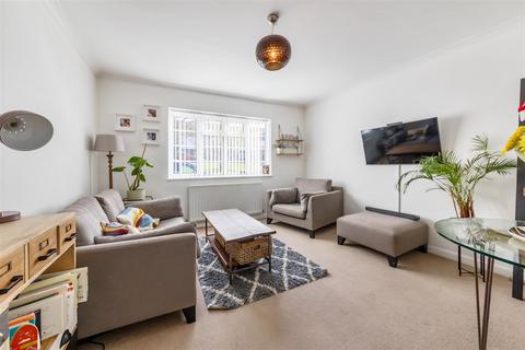 2 bedroom apartment for sale, Arlington Lodge, Weybridge KT13