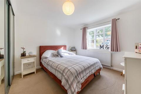 2 bedroom apartment for sale, Arlington Lodge, Weybridge KT13