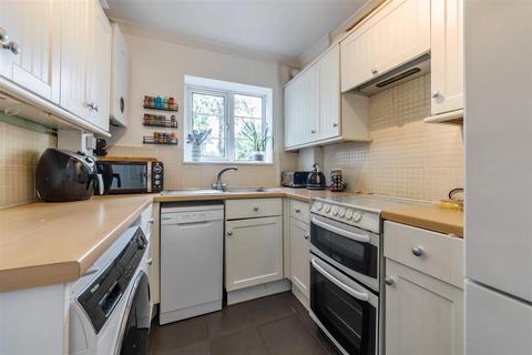 2 bedroom apartment for sale, Arlington Lodge, Weybridge KT13