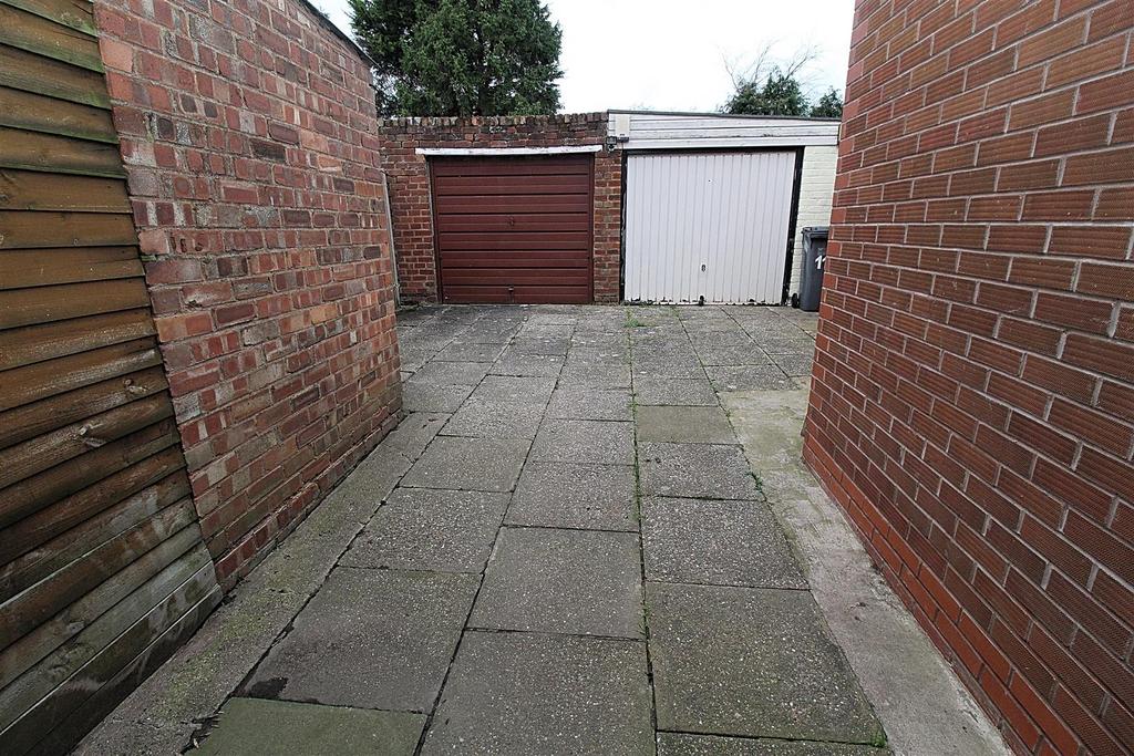Detached In-Line Rear Garage