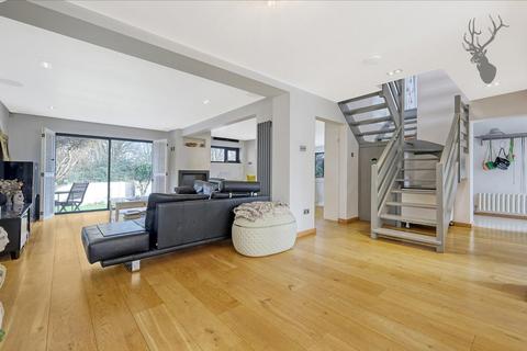3 Ashfields, Loughton, IG10 1SB