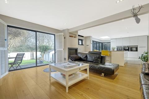 3 Ashfields, Loughton, IG10 1SB