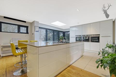 3 Ashfields, Loughton, IG10 1SB