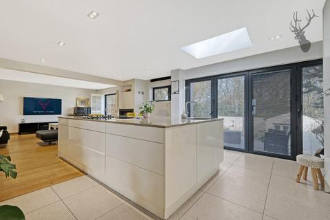 3 Ashfields, Loughton, IG10 1SB
