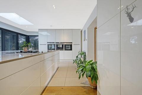 3 Ashfields, Loughton, IG10 1SB
