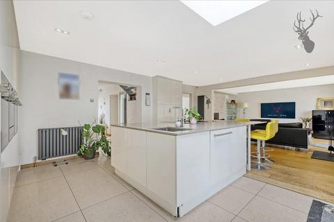 3 Ashfields, Loughton, IG10 1SB