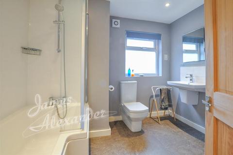 25 Buxton Road, Thornton Heath, CR7 7HJ