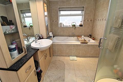 28 Breeden Drive, Curdworth, Sutton Coldfield, B76 9HJ