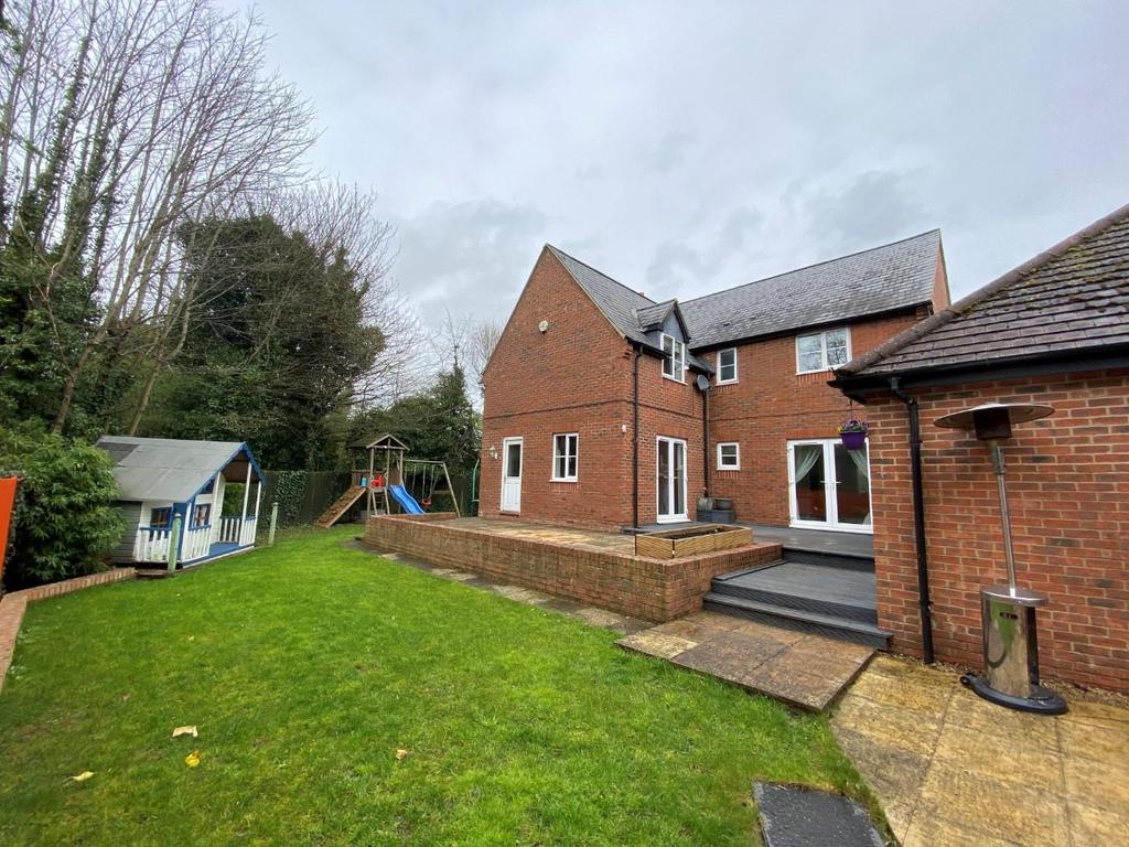 Rear garden 1.jpg