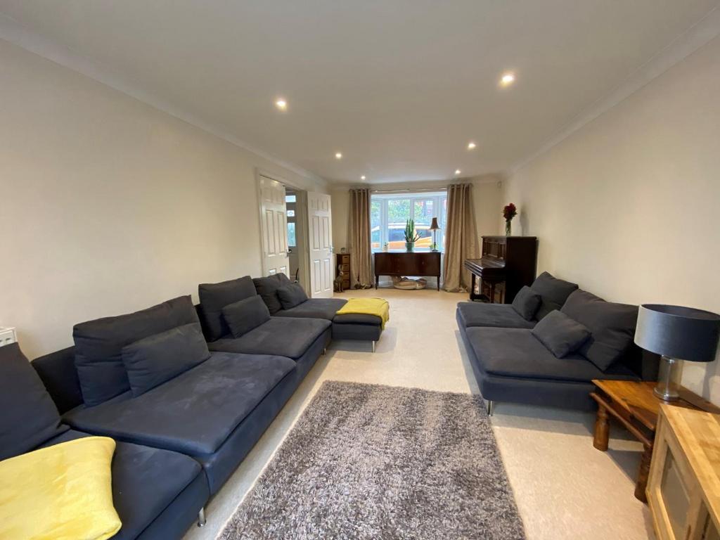 Sitting room 4.jpg