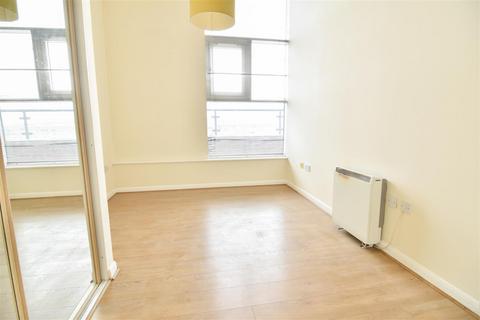 2 bedroom penthouse to rent, London Road