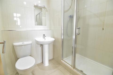2 bedroom penthouse to rent, London Road