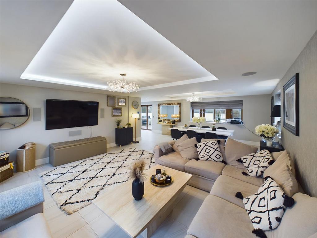 CAM02964 G0-PR0110-STILL055.jpg