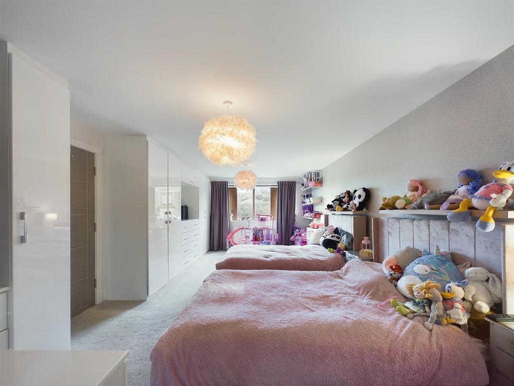 CAM02964 G0-PR0110-STILL003.jpg