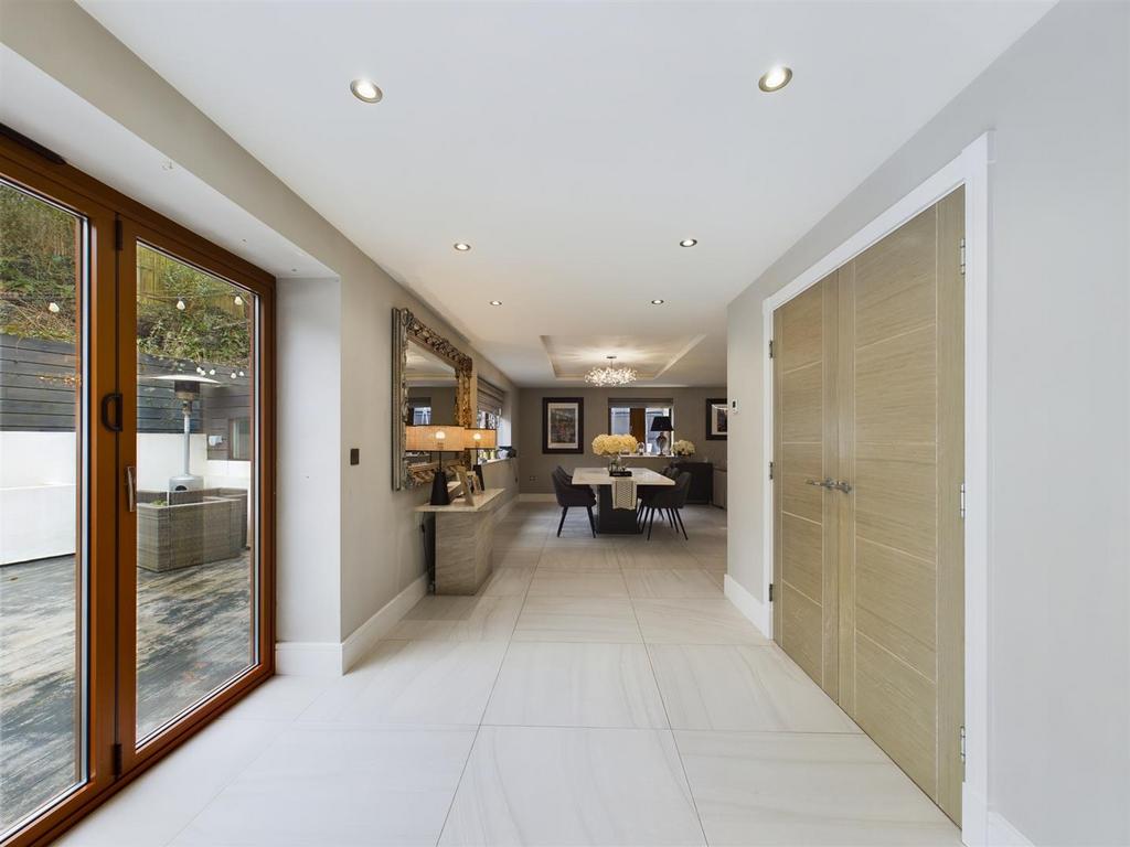 CAM02964 G0-PR0110-STILL045.jpg