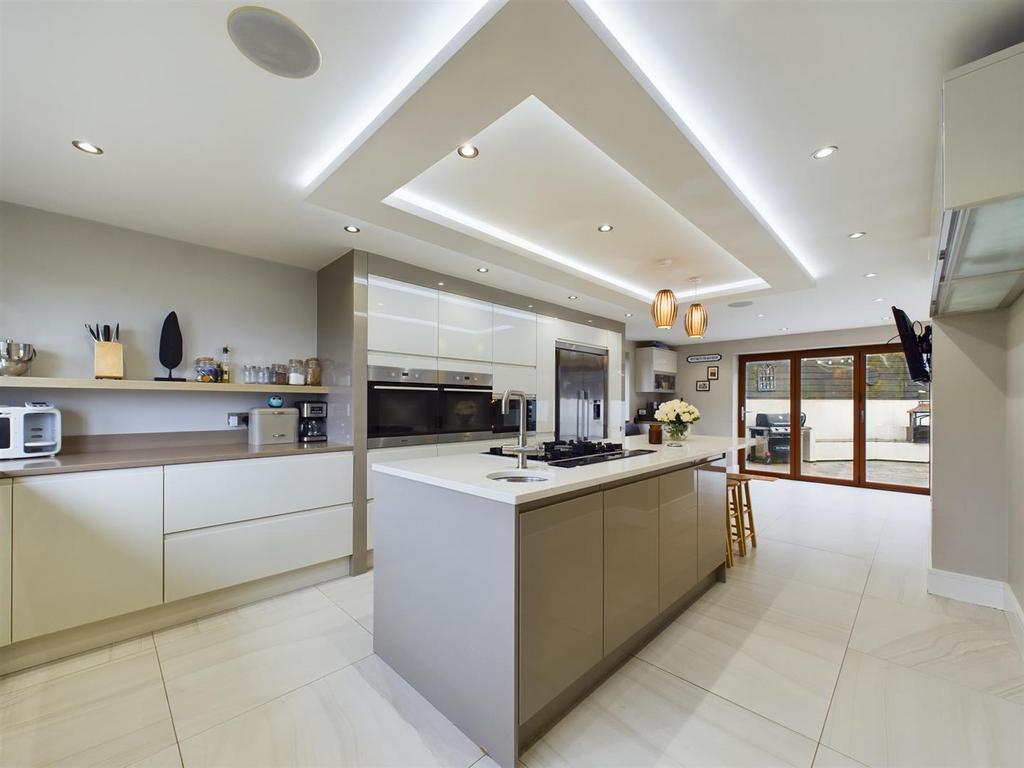 CAM02964 G0-PR0110-STILL040.jpg