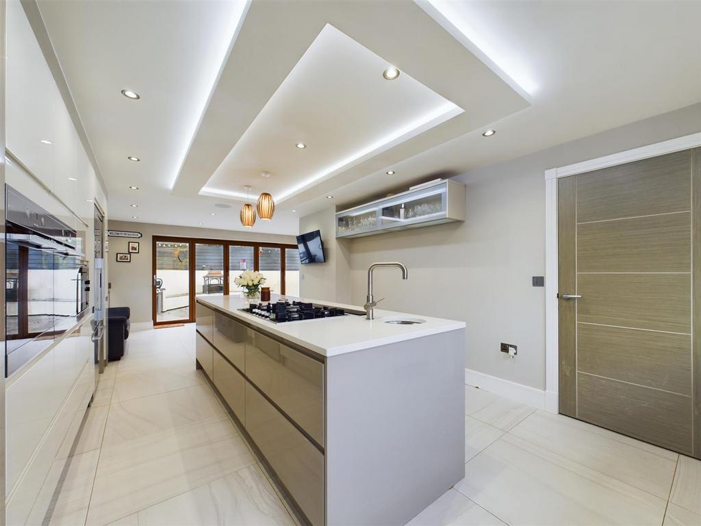 CAM02964 G0-PR0110-STILL041.jpg